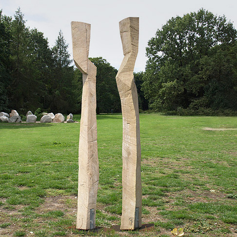 Rendezvous, Eiche, Höhe 380 cm2010/2020, Privatbesitz Ernst J. Petras, Berlin, Neuenhagen